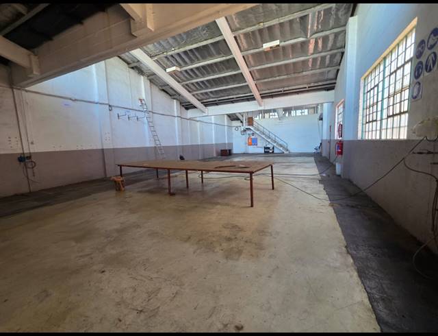 584M² WAREHOUSE TO LET IN JACOBS
